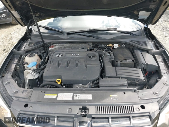 2015 Volkswagen Passat SE z VIN 1VWBV7A3XFC058603, wystawiony jako IAAI lot #42260010 z przebiegiem 94 857 mil mil oraz . Historia ofert i sprzedaży dostępna na DreamBid. Obrazek 10.