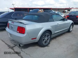 2006 Ford Mustang Standard with VIN 1ZVFT84N865179869, listed as a IAAI auction lot 42739510 with 200,205 mi miles and . Bid and sale history available at DreamBid. Image 4.
