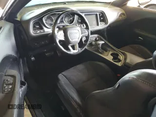 2016 Dodge Challenger R/T Scat Pack z VIN 2C3CDZFJXGH240494, wystawiony jako Copart lot #57259225 z przebiegiem 54 651 mil mil oraz Tytuł czysty. Historia ofert i sprzedaży dostępna na DreamBid. Obrazek 8.