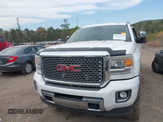 2016 GMC Sierra 2500HD Denali z VIN 1GT12UE82GF130096, wystawiony jako IAAI lot #41869448 z przebiegiem 129 659 mil mil oraz . Historia ofert i sprzedaży dostępna na DreamBid. Obrazek 12.