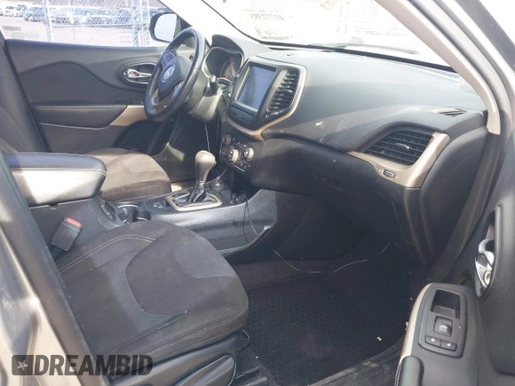 2017 Jeep Cherokee Latitude z VIN 1C4PJMCB0HD213955, wystawiony jako IAAI lot #41772383 z przebiegiem 88 964 mil mil oraz . Historia ofert i sprzedaży dostępna na DreamBid. Obrazek 5.