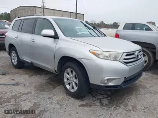 2011 Toyota Highlander with VIN 5TDZK3EH9BS030051, listed as a IAAI auction lot 41436897 with 253,513 mi miles. Bid and sale history available at carsss.com. Image 1.