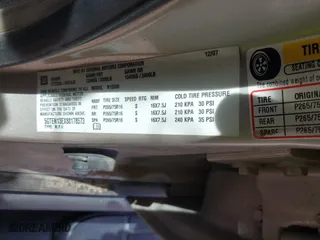 2008 Hummer H3 SUV with VIN 5GTEN13EX88178573, listed as a IAAI auction lot 42058752 with 122,114 mi miles. Bid and sale history available at carsss.com. Image 9.
