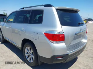 2012 Toyota Highlander z VIN 5TDZK3EH9CS053511, wystawiony jako IAAI lot #42188902 z przebiegiem 300 644 mil mil oraz . Historia ofert i sprzedaży dostępna na DreamBid. Obrazek 3.