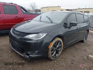 2018 Chrysler Pacifica Limited z VIN 2C4RC1GG6JR351865, wystawiony jako IAAI lot #42011065 z przebiegiem 120 407 mil mil oraz . Historia ofert i sprzedaży dostępna na DreamBid. Obrazek 18.