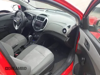 2020 Chevrolet Sonic LT z VIN 1G1JG6SB2L4115688, wystawiony jako IAAI lot #42326438 z przebiegiem 33 871 mil mil oraz . Historia ofert i sprzedaży dostępna na DreamBid. Obrazek 5.