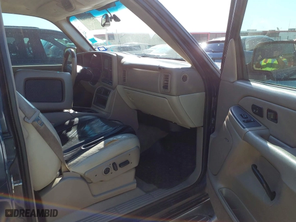 2004 Chevrolet Tahoe LT with VIN 1GNEC13Z64R186097, listed as a IAAI auction lot 42035901 with 285,408 mi miles. Bid and sale history available at carsss.com. Image 5.