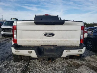 2018 Ford F-350 XL z VIN 1FTRF3DT9JEB35526, wystawiony jako Copart lot #37557924 z przebiegiem 151 676 mil mil oraz Szkoda całkowita • Salvage title. Historia ofert i sprzedaży dostępna na DreamBid. Obrazek 6.