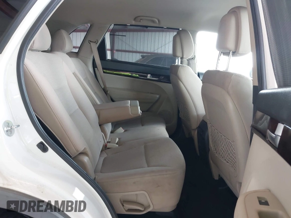 2015 Kia Sorento LX with VIN 5XYKTCA6XFG560437, listed as a IAAI auction lot 42009024 with 191,811 mi miles. Bid and sale history available at carsss.com. Image 8.