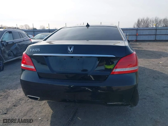 2016 Hyundai Equus Ultimate with VIN KMHGH4JH5GU105733, listed as a IAAI auction lot 41441606 with NaN miles. Bid and sale history available at carsss.com. Image 17.