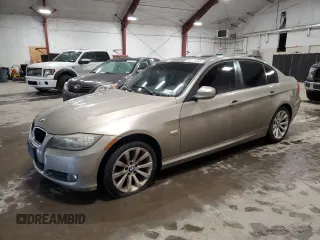 2011 BMW 3 Series 328i xDrive z VIN WBAPK5C53BA994635, wystawiony jako Copart lot #50235645 z przebiegiem 107 780 mil mil oraz Nie do naprawy • Non repairable. Historia ofert i sprzedaży dostępna na DreamBid. Obrazek 1.