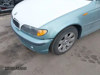 2003 BMW 3 Series 325i with VIN WBAAZ334X3PH34084, listed as a IAAI auction lot 41492157 with 149,254 mi miles. Bid and sale history available at carsss.com. Image 6.