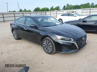 2025 Nissan Altima SV z VIN 1N4BL4DV6SN360575, wystawiony jako IAAI lot #42334517 z przebiegiem 4 892 mil mil oraz . Historia ofert i sprzedaży dostępna na DreamBid. Obrazek 1.