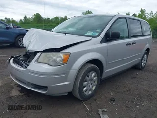 2008 Chrysler Town & Country LX z VIN 2A8HR44H38R761907, wystawiony jako IAAI lot #42351212 z przebiegiem 145 351 mil mil oraz . Historia ofert i sprzedaży dostępna na DreamBid. Obrazek 2.