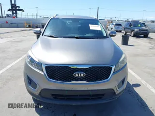 2017 Kia Sorento LX with VIN 5XYPG4A35HG284788, listed as a IAAI auction lot 41966692 with 68,692 mi miles. Bid and sale history available at carsss.com. Image 12.