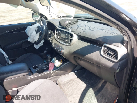 2017 Kia Sorento LX with VIN 5XYPGDA33HG215811, listed as a IAAI auction lot 41911945 with 74,660 mi miles. Bid and sale history available at carsss.com. Image 5.