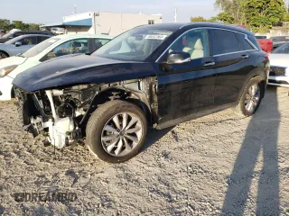 2021 Infiniti QX50 LUXE with VIN 3PCAJ5BA2MF125559, listed as a Copart auction lot 38032363 with 17,700 mi miles. Bid and sale history available at carsss.com. Image 1.