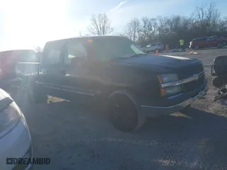 2004 Chevrolet Silverado 1500 Crew Cab LS with VIN 2GCEC13T241422435, listed as a IAAI auction lot 41572898 with 217,795 mi miles. Bid and sale history available at carsss.com. Image 1.