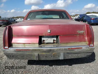 1994 Cadillac Fleetwood z VIN 1G6DW52P8RR719354, wystawiony jako Copart lot #77161044 z przebiegiem 154 480 mil mil oraz Tytuł czysty. Historia ofert i sprzedaży dostępna na DreamBid. Obrazek 6.