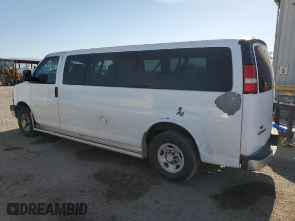 2008 Chevrolet Express Passenger with VIN 1GAHG39K881219176, listed as a Copart auction lot 63351815 with 232,917 mi miles and Clean title. Bid and sale history available at DreamBid. Image 2.
