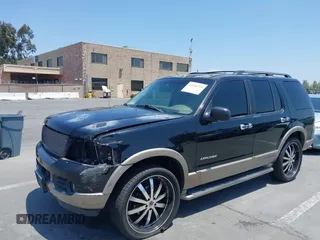2002 Ford Explorer Eddie Bauer z VIN 1FMDU74E42ZC47584, wystawiony jako IAAI lot #42456721 z przebiegiem 141 518 mil mil oraz . Historia ofert i sprzedaży dostępna na DreamBid. Obrazek 6.