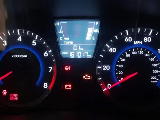 2014 Hyundai Accent SE z VIN KMHCU5AE4EU163402, wystawiony jako IAAI lot #41755872 z przebiegiem 161 017 mil mil oraz . Historia ofert i sprzedaży dostępna na DreamBid. Obrazek 7.