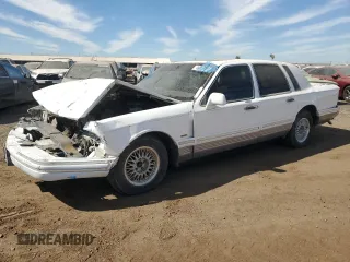 1996 Lincoln Town Car Signature z VIN 1LNLM82W5TY700082, wystawiony jako Copart lot #44359065 z przebiegiem 199 369 mil mil oraz Szkoda całkowita • Salvage title. Historia ofert i sprzedaży dostępna na DreamBid. Obrazek 1.