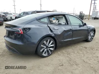 2025 Tesla Model 3 Long Range z VIN 5YJ3E1EA7SF940886, wystawiony jako Copart lot #62683815 z przebiegiem 3 498 mil mil oraz Szkoda całkowita • Salvage title. Historia ofert i sprzedaży dostępna na DreamBid. Obrazek 3.