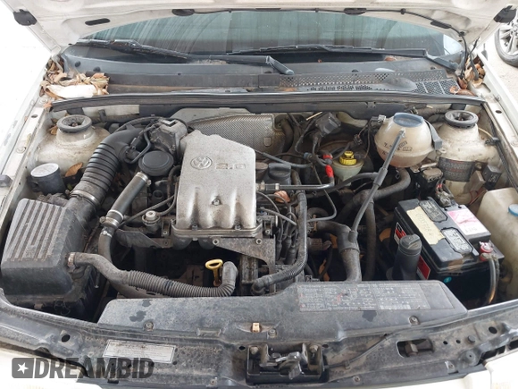 1998 Volkswagen Jetta z VIN 3VWRB81H5WM156431, wystawiony jako IAAI lot #42042282 z przebiegiem 92 995 mil mil oraz . Historia ofert i sprzedaży dostępna na DreamBid. Obrazek 10.