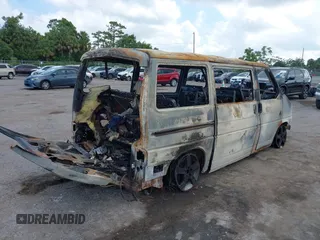 2002 Volkswagen EuroVan MV с VIN WV2MB470X2H088179, выставлен на аукционе IAAI как лот 42309620 с пробегом Не указан миль и . История ставок и продаж доступна на DreamBid. Изображение 4.