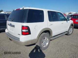 2010 Ford Explorer Eddie Bauer z VIN 1FMEU7EE8AUA98899, wystawiony jako IAAI lot #42058393 z przebiegiem 105 619 mil mil oraz . Historia ofert i sprzedaży dostępna na DreamBid. Obrazek 4.