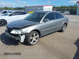 2003 Volkswagen Passat GL z VIN WVWMD63BX3E423052, wystawiony jako IAAI lot #39234258 z przebiegiem 267 688 mil mil oraz . Historia ofert i sprzedaży dostępna na DreamBid. Obrazek 2.