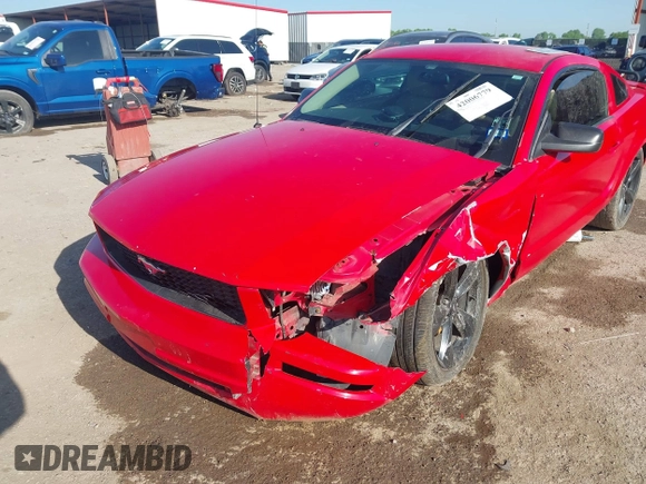 2007 Ford Mustang Deluxe z VIN 1ZVFT80N875370716, wystawiony jako IAAI lot #42006779 z przebiegiem 149 895 mil mil oraz . Historia ofert i sprzedaży dostępna na DreamBid. Obrazek 6.