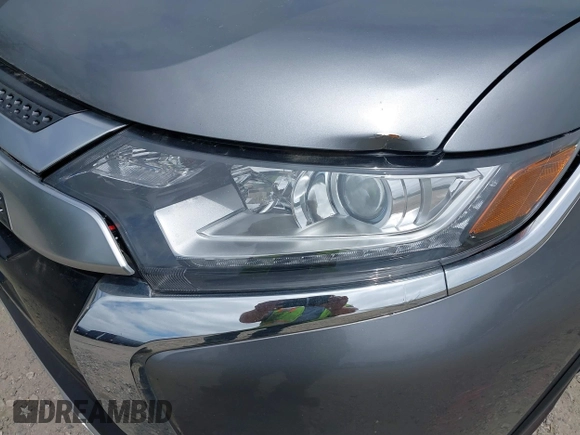 2020 Mitsubishi Outlander SE z VIN JA4AD3A37LZ044719, wystawiony jako IAAI lot #39303659 z przebiegiem 86 662 mil mil oraz . Historia ofert i sprzedaży dostępna na DreamBid. Obrazek 16.