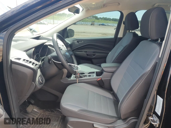 2017 Ford Escape S z VIN 1FMCU0F78HUE91357, wystawiony jako Copart lot #62545785 z przebiegiem 55 002 mil mil oraz Szkoda całkowita • Salvage title. Historia ofert i sprzedaży dostępna na DreamBid. Obrazek 7.