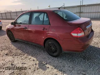 2010 Nissan Versa S z VIN 3N1BC1APXAL439022, wystawiony jako Copart lot #51972715 z przebiegiem 176 841 mil mil oraz Szkoda całkowita • Salvage title. Historia ofert i sprzedaży dostępna na DreamBid. Obrazek 2.