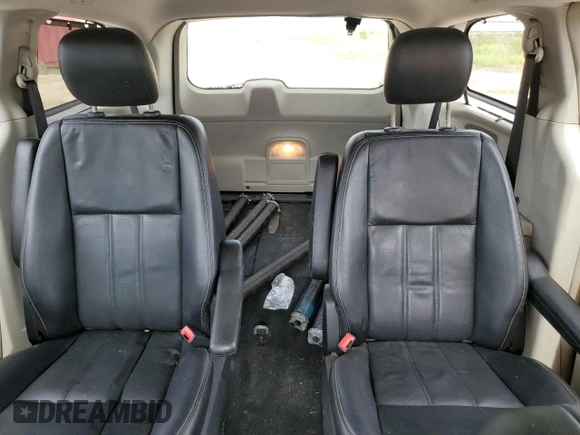 2015 Chrysler Town & Country Touring L z VIN 2C4RC1CG9FR522217, wystawiony jako Copart lot #58411175 z przebiegiem 218 149 mil mil oraz Szkoda całkowita • Salvage title. Historia ofert i sprzedaży dostępna na DreamBid. Obrazek 10.