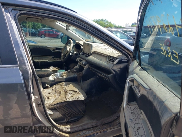2021 Toyota RAV4 XLE with VIN 2T3P1RFV1MC214257, listed as a IAAI auction lot 42297014 with Not provided miles and . Bid and sale history available at DreamBid. Image 5.