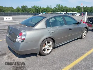 2005 Nissan Altima SE z VIN 1N4BL11D95N437079, wystawiony jako IAAI lot #42399612 z przebiegiem 296 135 mil mil oraz . Historia ofert i sprzedaży dostępna na DreamBid. Obrazek 4.