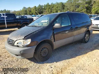 2001 Toyota Sienna LE with VIN 4T3ZF13C71U364074, listed as a Copart auction lot 46439655 with 421,623 mi miles and Salvage Title. Bid and sale history available at carsss.com. Image 1.