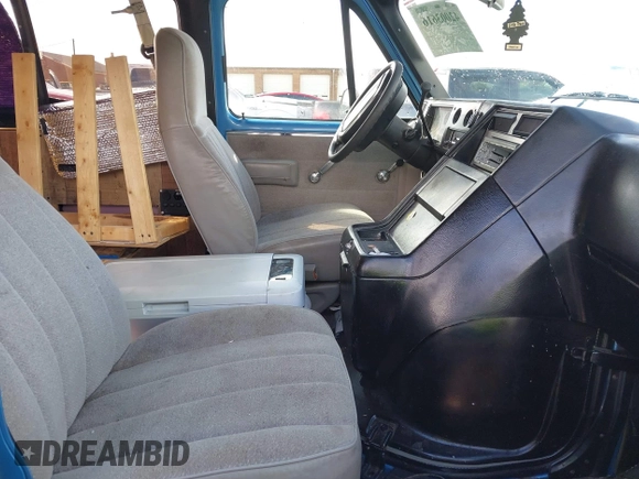 1995 Chevrolet Chevy Van z VIN 1GNEG25Z4SF221421, wystawiony jako IAAI lot #42003616 z przebiegiem 196 007 mil mil oraz . Historia ofert i sprzedaży dostępna na DreamBid. Obrazek 5.