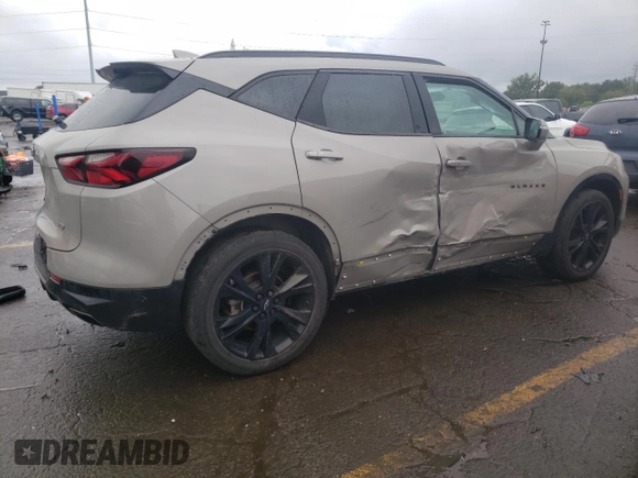 2021 Chevrolet Blazer RS z VIN 3GNKBERSXMS509247, wystawiony jako Copart lot #73010674 z przebiegiem 40 324 mil mil oraz Czysty tytuł • Clean title. Historia ofert i sprzedaży dostępna na DreamBid. Obrazek 3.