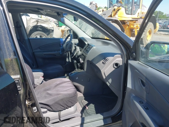 2005 Hyundai Tucson GLS with VIN KM8JN72D95U193338, listed as a IAAI auction lot 42205240 with 172,424 mi miles. Bid and sale history available at carsss.com. Image 5.