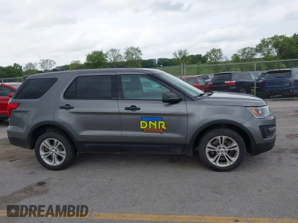 2017 Ford Police Interceptor Utility z VIN 1FM5K8ARXHGD26446, wystawiony jako IAAI lot #42779736 z przebiegiem 133 865 mil mil oraz . Historia ofert i sprzedaży dostępna na DreamBid. Obrazek 13.