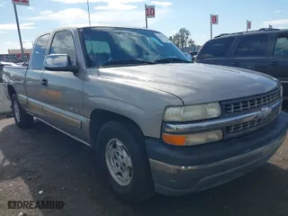 2001 Chevrolet Silverado 1500 LS with VIN 2GCEC19T311113978, listed as a IAAI auction lot 41424093 with 121,389 mi miles. Bid and sale history available at carsss.com. Image 1.