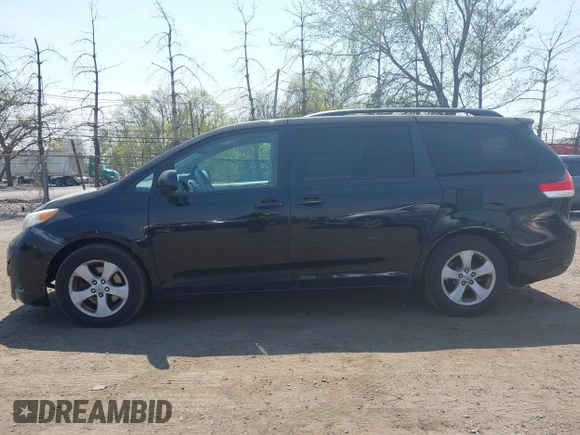 2011 Toyota Sienna LE AAS with VIN 5TDKK3DC4BS173688, listed as a IAAI auction lot 42106211 with 282,301 mi miles. Bid and sale history available at carsss.com. Image 14.