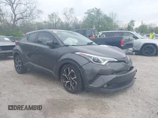 2018 Toyota C-HR XLE z VIN NMTKHMBX9JR044367, wystawiony jako IAAI lot #42116714 z przebiegiem 124 597 mil mil oraz . Historia ofert i sprzedaży dostępna na DreamBid. Obrazek 1.