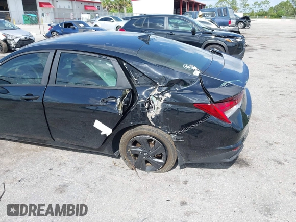 2023 Hyundai Elantra Blue z VIN KMHLM4AJ8PU043144, wystawiony jako IAAI lot #42357892 z przebiegiem 46 026 mil mil oraz . Historia ofert i sprzedaży dostępna na DreamBid. Obrazek 6.