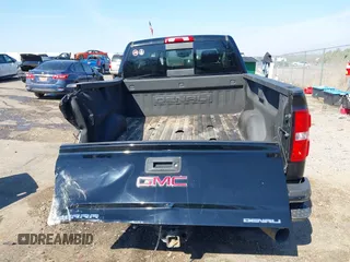 2019 GMC Sierra 2500HD Denali with VIN 1GT12SEY3KF207121, listed as a IAAI auction lot 38782753 with 87,337 mi miles. Bid and sale history available at carsss.com. Image 17.