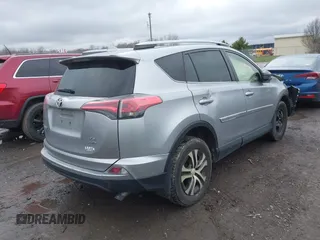 2018 Toyota RAV4 LE z VIN JTMBFREV6JJ236518, wystawiony jako IAAI lot #41977497 z przebiegiem 55 816 mil mil oraz . Historia ofert i sprzedaży dostępna na DreamBid. Obrazek 4.